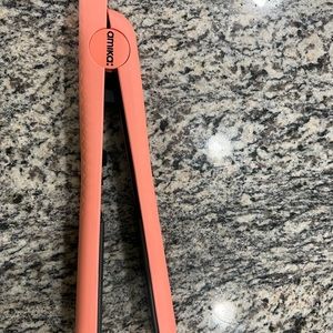 Amika flat iron tool